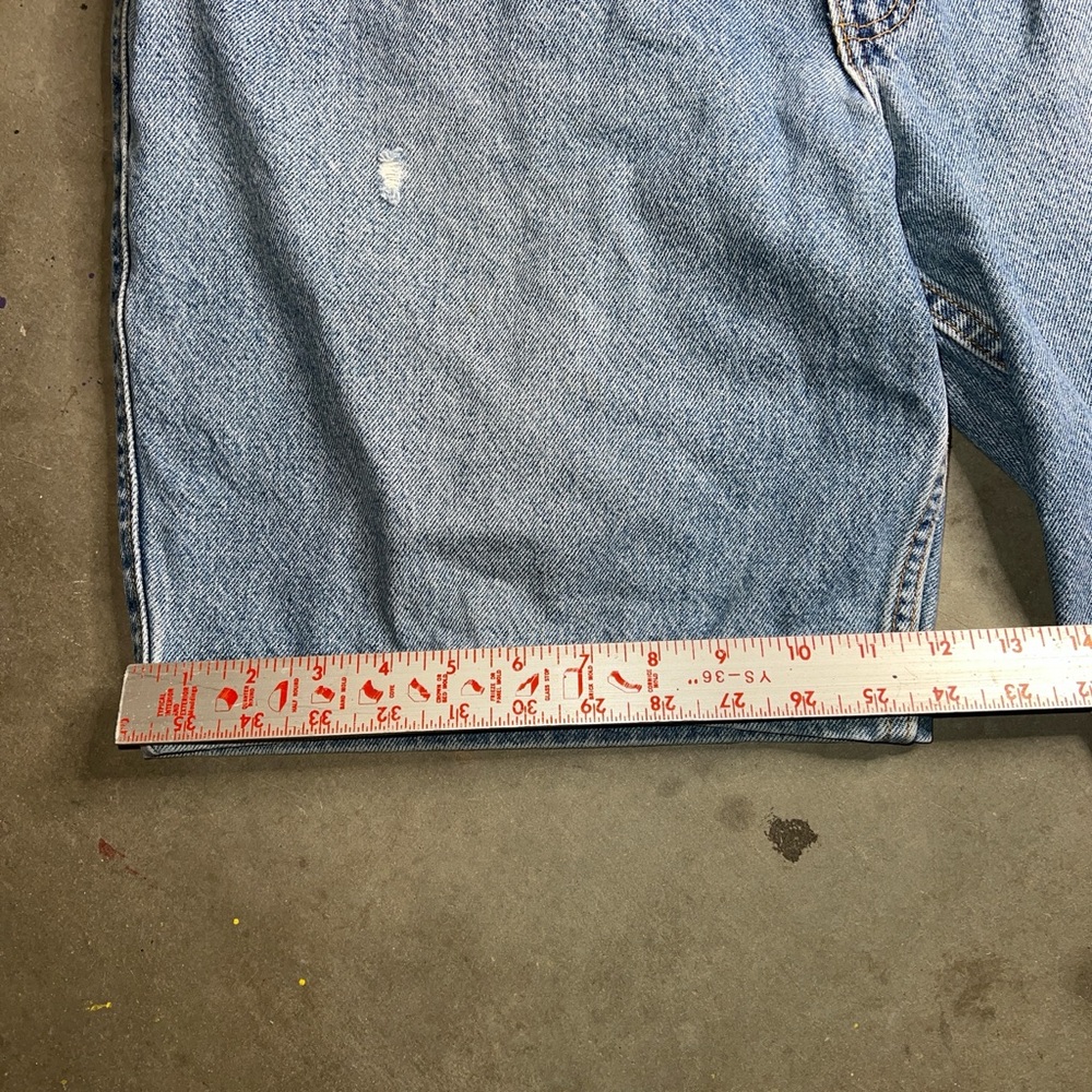 Vntg Levi’s jorts from 98 These use to be jeans but where cut n made into jorts - Picture 5 of 8